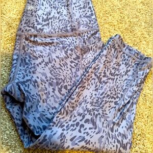 Athleta Lavendar Salutation Stash II Pocket Capri